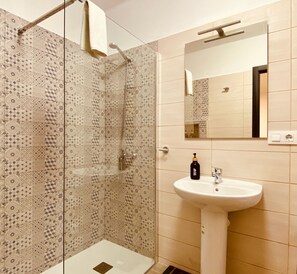 Shower, hair dryer, shampoo