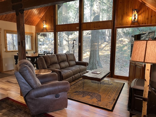 Huckleberry House remodeled mountain retreat!