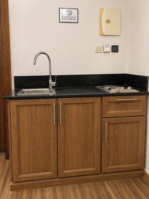 Classic Room | Private kitchen | Mini-fridge, oven, coffee/tea maker, electric kettle - Nilufer Abha (Abha)