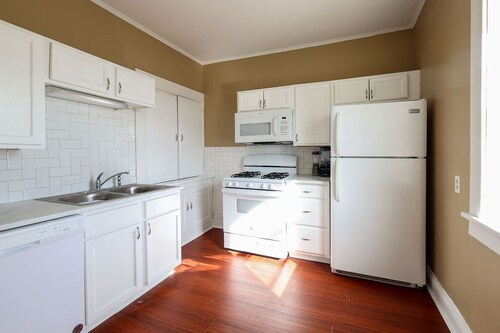 Two Bedroom Cutie in Midtown