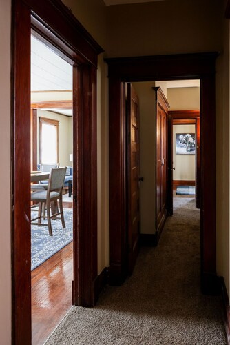 Two Bedroom Cutie in Midtown