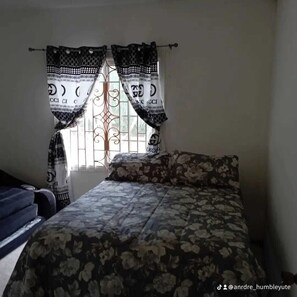 2 slaapkamers, een strijkplank/strijkijzer, wifi, beddengoed