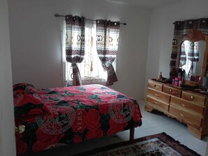 2 chambres, fer et planche Ă repasser, Wi-Fi, literie fournie