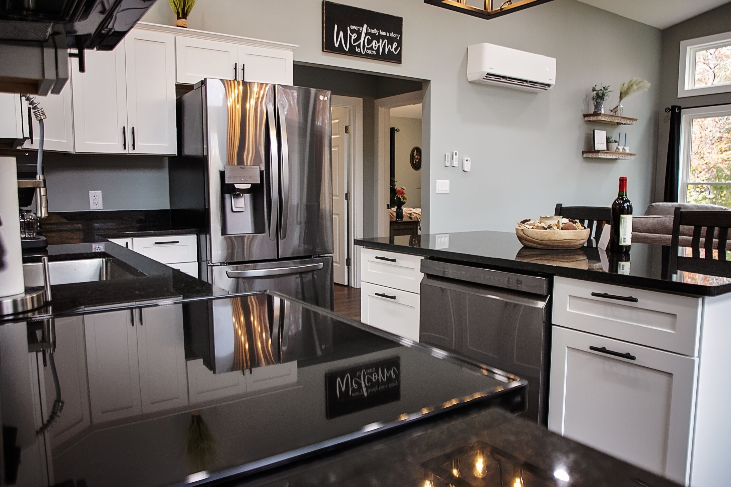 Geladeira, micro-ondas, fogão, cooktop