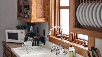 Luxury House | Dapur peribadi | Peti sejuk/penyejuk beku saiz penuh, ketuhar gelombang mikro, ketuhar