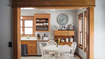 Peti sejuk/penyejuk beku saiz penuh, ketuhar gelombang mikro, ketuhar