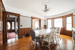 4 Schlafzimmer, Bügeleisen/Bügelbrett, kostenloses WLAN