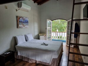 Exclusive Quadruple Room | Individually decorated, free WiFi, bed sheets - Camping Pousada Ilha do Mel (São Sebastião)