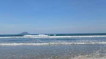 Perto da praia, areia branca