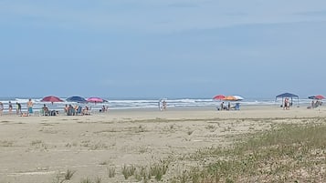 Perto da praia, areia branca