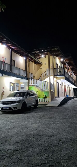 Front of property - evening/night - Camping Pousada Ilha do Mel (São Sebastião)