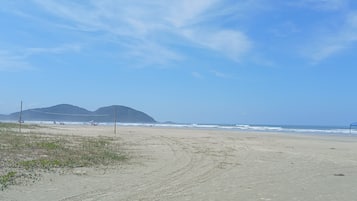 Perto da praia, areia branca