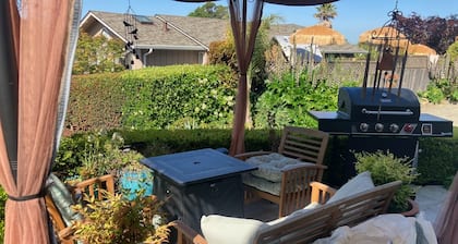 Aptos Bayview, large 1 Br.Cottage, Pets & parking. Ocean View deck, fire pit