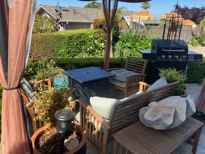Aptos Bayview, large 1 Br.Cottage, Pets & parking. Ocean View deck, fire pit