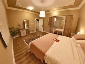 3 makuuhuonetta, silitysrauta/-lauta, ilmainen Wi-Fi, vuodevaatteet