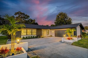 Exterior - Cozy Clearwater Getaway: Beach, Spa, and Luxury (Clearwater)