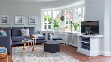 TV, fireplace, stereo