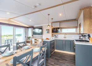 Private kitchen - 3 bedroom accommodation in Holywell Bay (Holywell Bay)