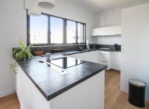 Réfrigérateur, micro-ondes, four, lave-vaisselle