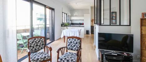 Fernseher, Stereoanlage