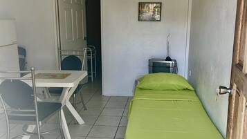 Economy appartement | Woonruimte | Televisie