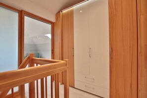 Unclassified image, 3 of 26, button