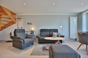 Unclassified image, 4 of 26, button