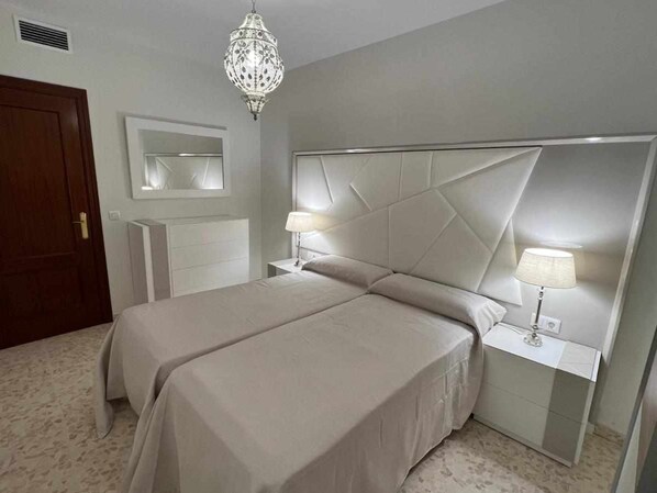 3 bedrooms, iron/ironing board, free WiFi, bed sheets - AREVALO CENTER APARTMENT Free parking (Lucena)