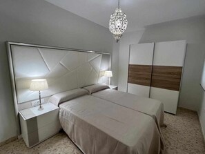 3 bedrooms, iron/ironing board, free WiFi, bed sheets - AREVALO CENTER APARTMENT Free parking (Lucena)