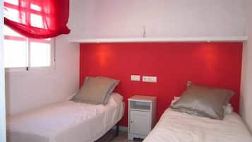 3 dormitorios, tabla de planchar con plancha, wifi gratis y ropa de cama