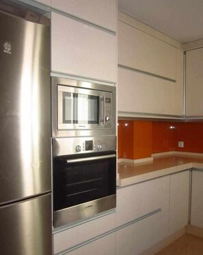 Fridge, microwave, oven, dishwasher - APARTMENT QUINTANA CENTER (Lucena)