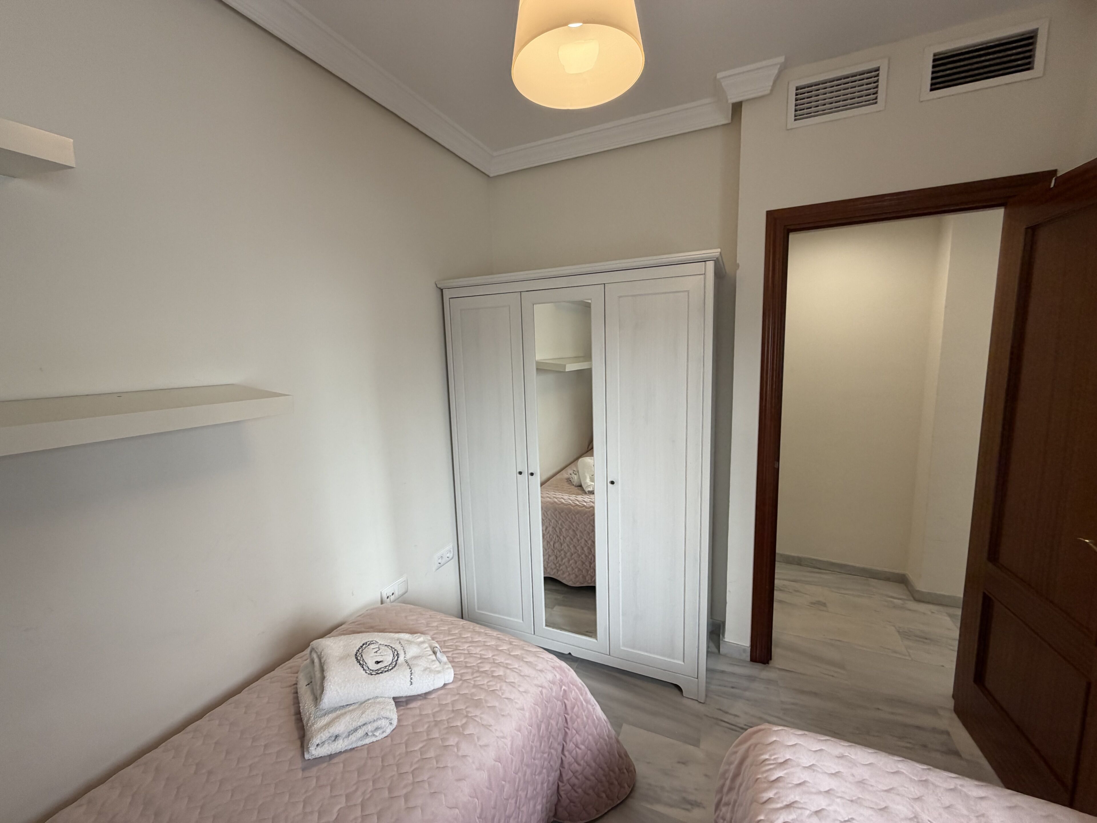 3 camere, ferro/asse da stiro, Wi-Fi gratuito, lenzuola