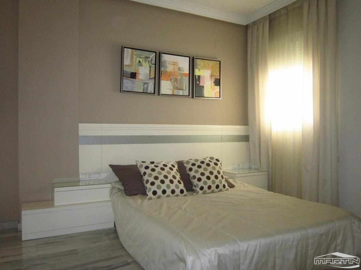 3 slaapkamers, een strijkplank/strijkijzer, reisbedje, gratis wifi