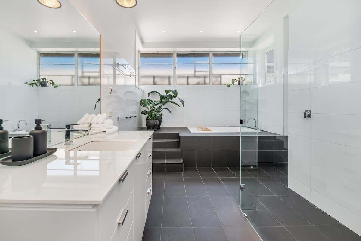 Regadera y secadora de cabello 