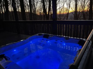 Outdoor spa tub - Mountain Serenity, Log Cabin, Hot Tub, EV Charger, Ski Resort 1mi, Sleeps 9 (Mars Hill)