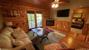 Smart TV, fireplace - Mountain Serenity, Log Cabin, Hot Tub, EV Charger, Ski Resort 1mi, Sleeps 9 (Mars Hill)