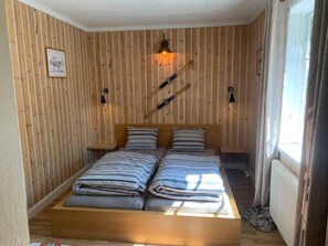 3 bedrooms, WiFi, bed sheets