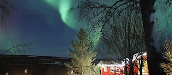 Cozy stuga with mountain & northern lights view