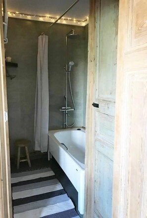 Shower, towels