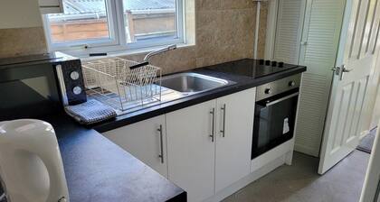 Apartment - Sleeps 2 - Parking