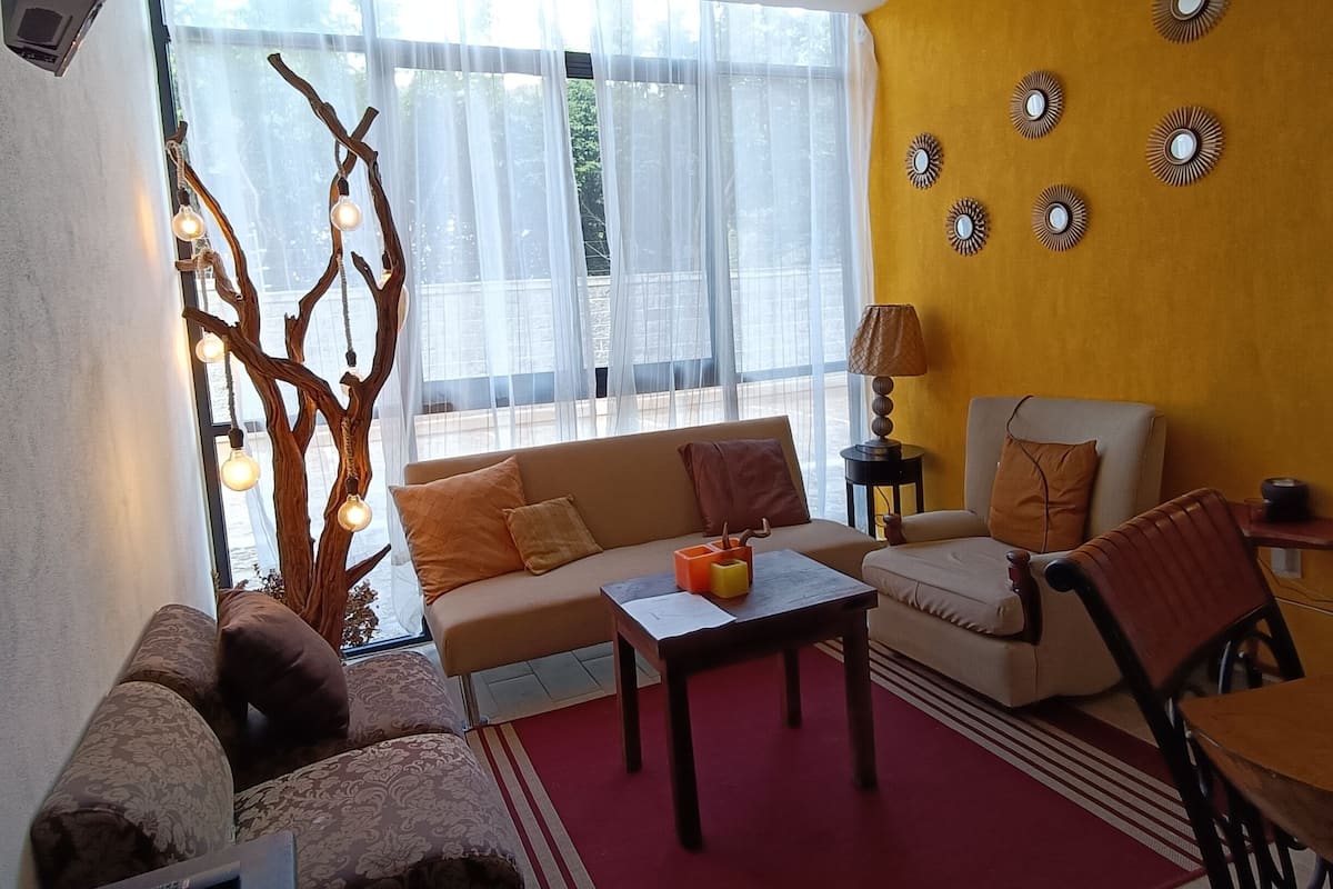Apartemen Mewah, 2 kamar tidur | Area keluarga | Smart TV 60-inci dengan saluran TV kabel