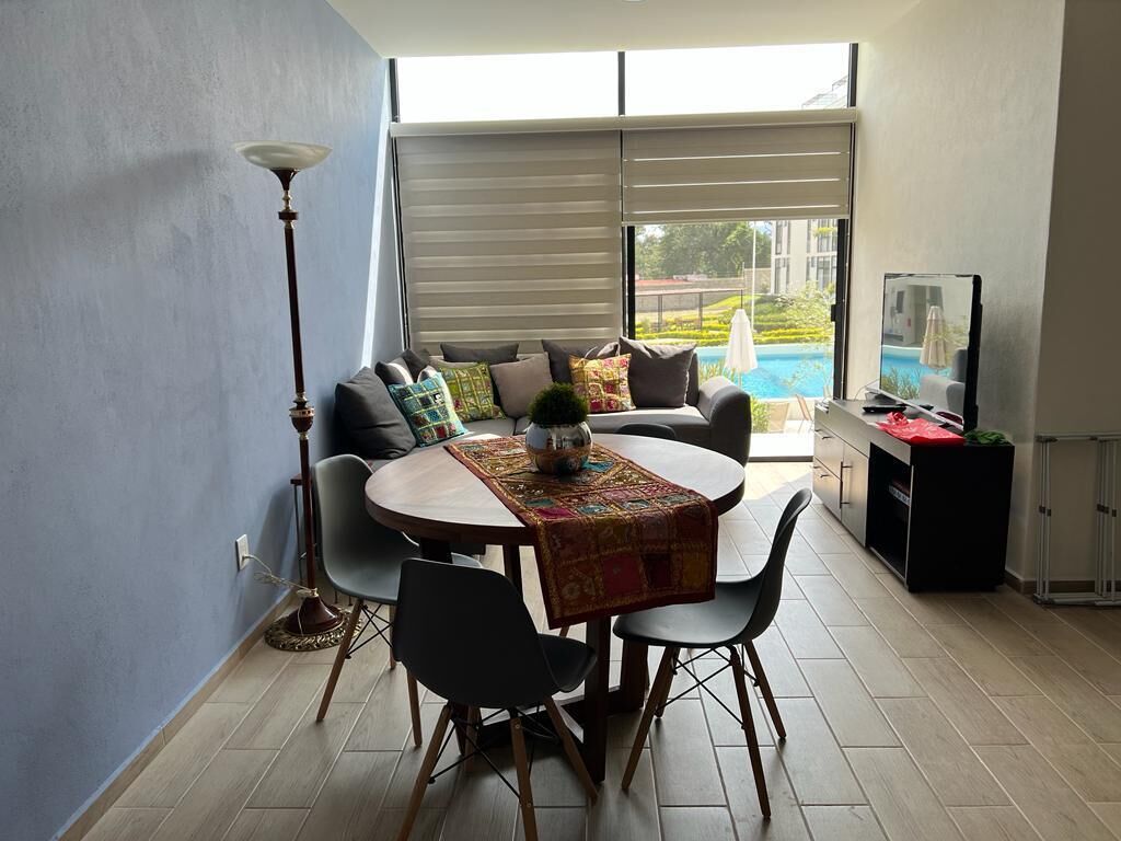 Lägenhet Design | Vardagsrum | 60-tums smart-tv med kabelkanaler