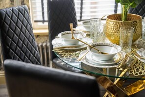 Dining - Luxury Versace Sleeps10, HotTub, Pool Table, SkyTV (London)