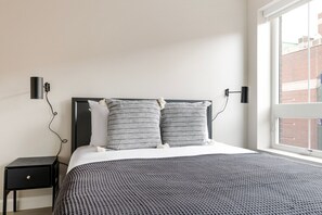 アイロン / アイロン台、WiFi、ベッドシーツ