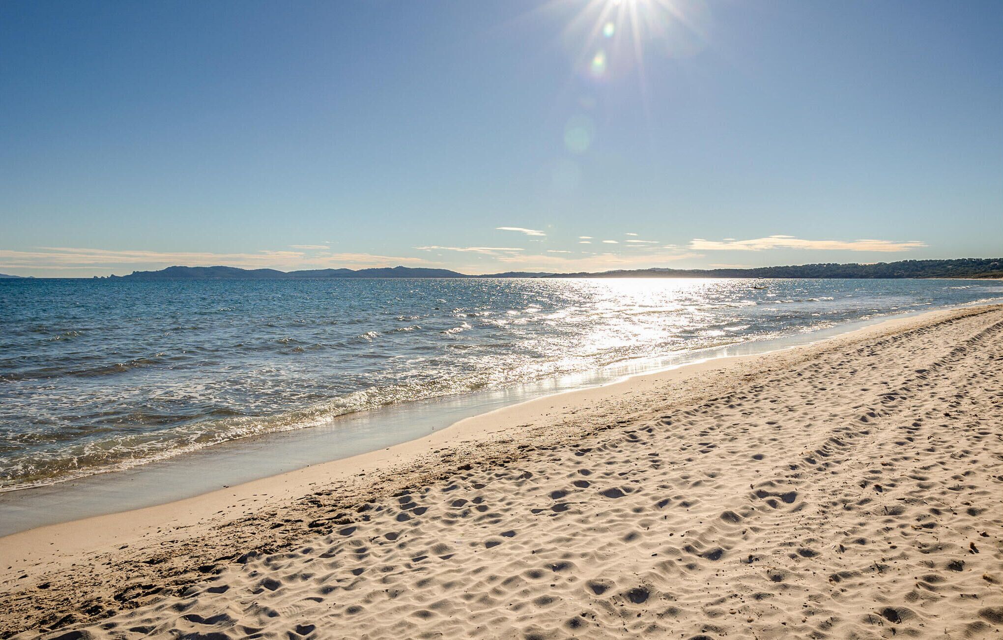 Una spiaggia nelle vicinanze