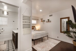 3 habitaciones, tabla de planchar con plancha, cuna de viaje y wifi 