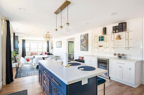 Exquisite 3-bedroom home with hot tub & firepit