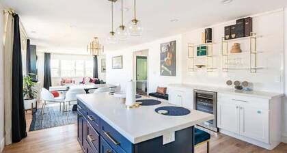 Exquisite 3-bedroom home with hot tub & firepit