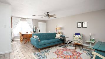 Smart TV, books, stereo