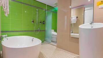 Deluxe-herbergi | Baðherbergi | Snyrtivörur án endurgjalds, hárblásari, inniskór